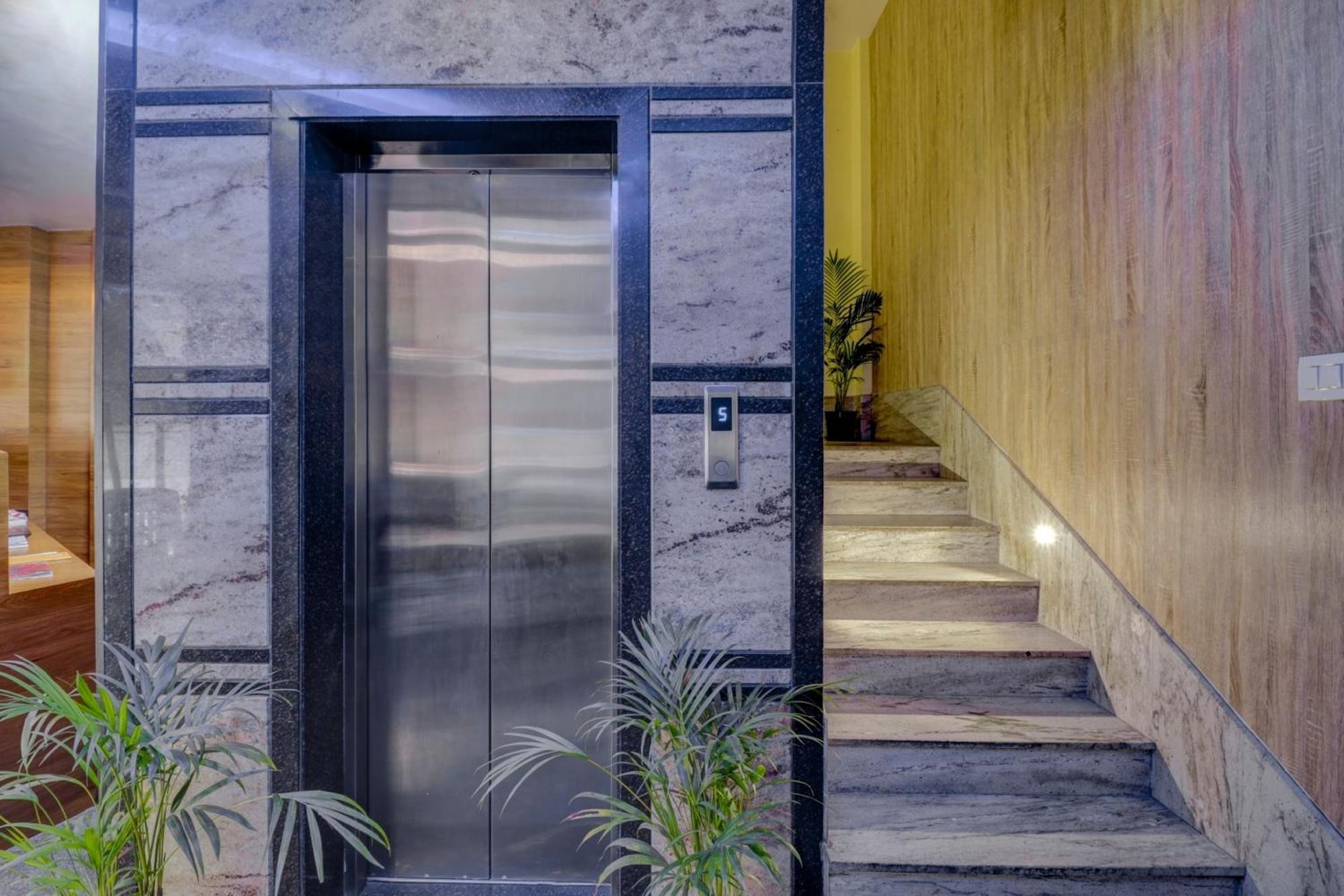 ホテル Collection O Karthika Residency バンガロール エクステリア 写真